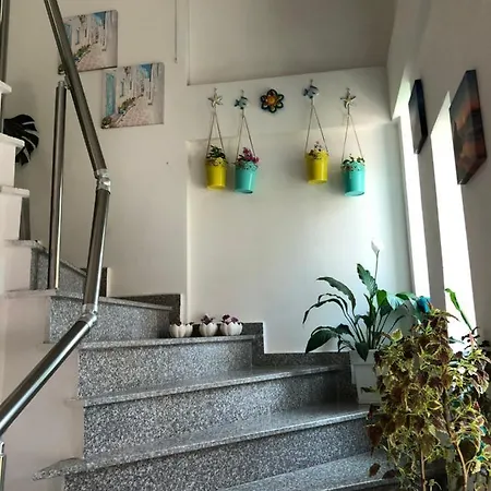 Xhelili Affittacamere 3*