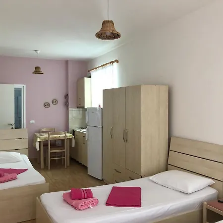 Xhelili Гостевой дом 3*