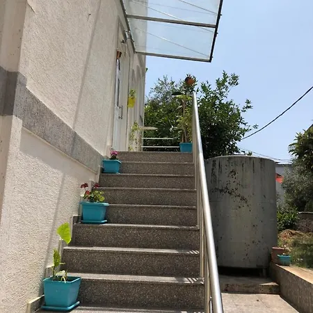 Xhelili