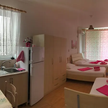 Xhelili Гостевой дом Саранда