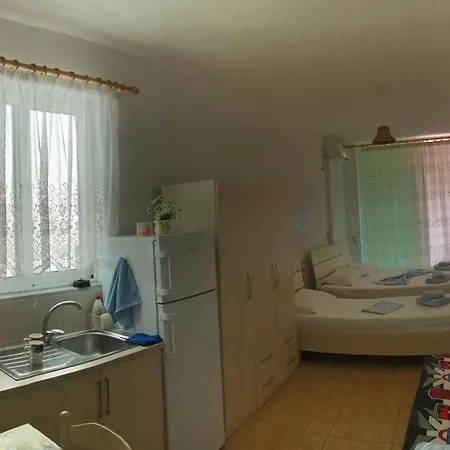 Xhelili Гостевой дом 3*
